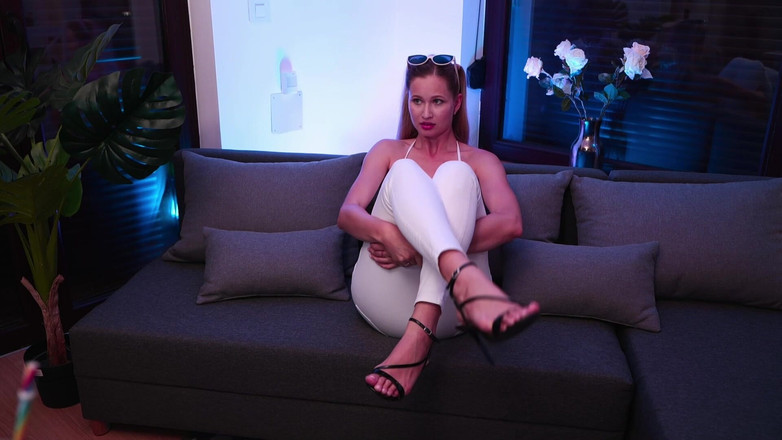 Stella Cardo: Ela vestiu jeans sexy, mas esqueceu da calcinha