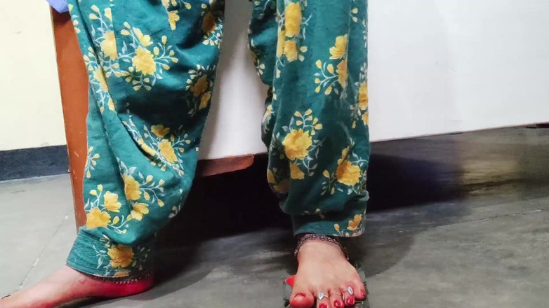 Your Puspa: Poesje schoon geschoren Indisch Desi-meisje