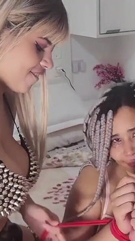 Meine domme-freundin machte mich zum sklaven und ließ meine buna ganz rot