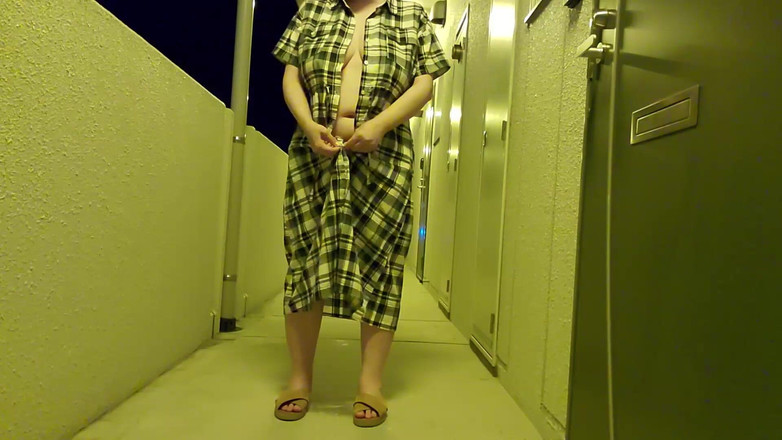 aika: Мастурбация замужней женщины, которую возбуждает мастурбация на улице