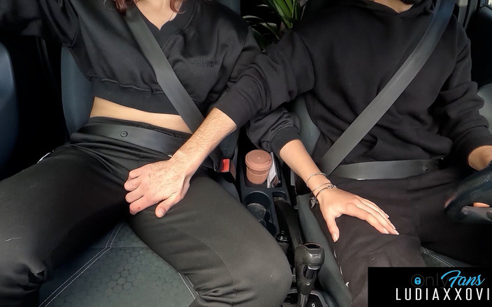 WhiteRabbit Prod: Tímida enteada tocada inapropriadamente e fodida com o dedo a...