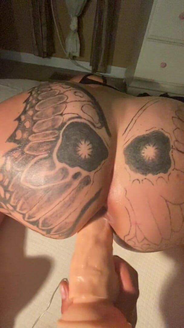 MzKiTTy91: Pawg wife rides on 12 inch monster cock