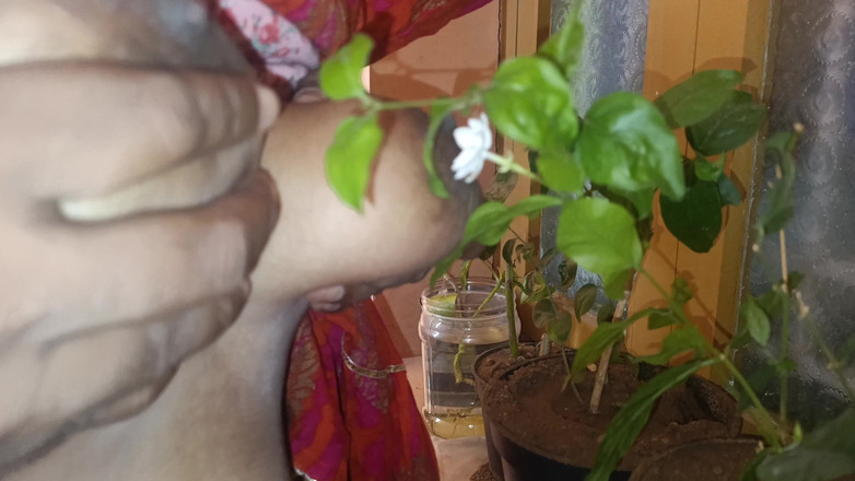 Laxi ammu: Heiße hausfrau draußen zu hause