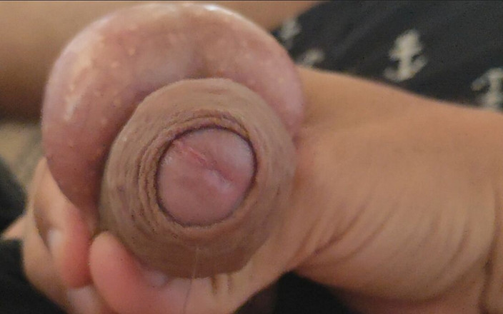 Straight Daddy Club: Große Vorhaut Und Hoden in Auffälliger Nahaufnahme.