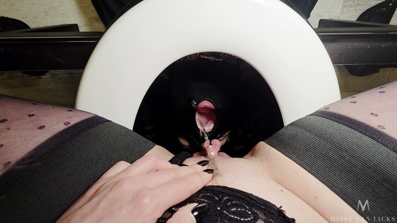 MissyVanLicks: Menschliche Toilette Muss Abschlucken