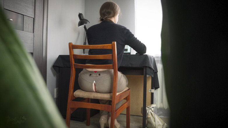 Teasecombo 4K: Peeking at Secretary Working in Ripped Pants