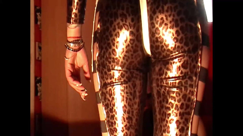 SassyTiff: Slave suck dildo and anal fuck