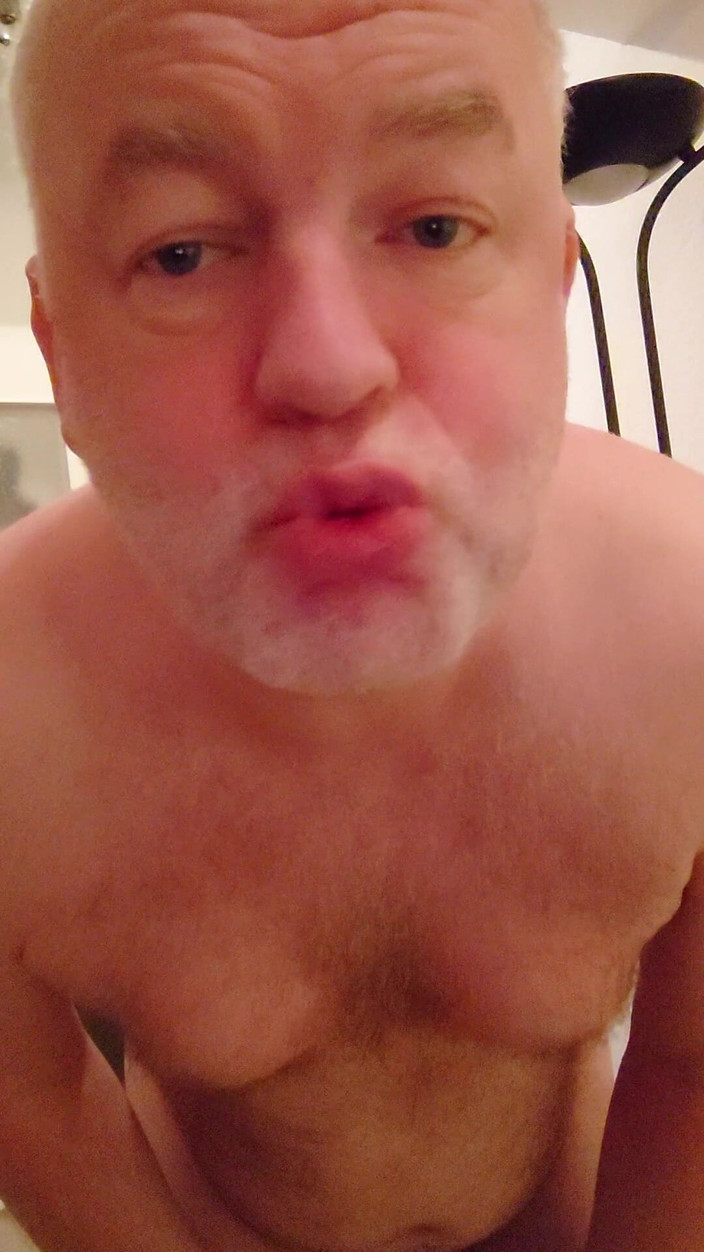 Carmen_Nylonjunge: Jsem nahá a nadržená