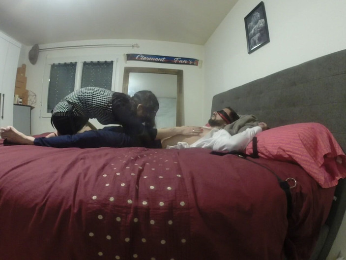 Sirene: Lei mi scopa con uno strap-on