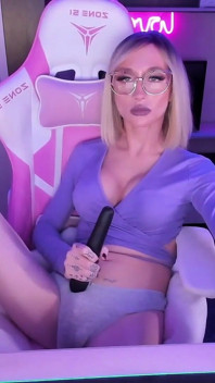 Tagebuch eines webcam-girl: Episode 4 - Eva Borisovas sinnliche Show