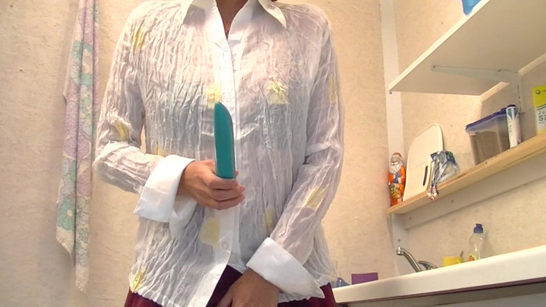 Solo Sex: Hot Milf masturbating in the kitchen