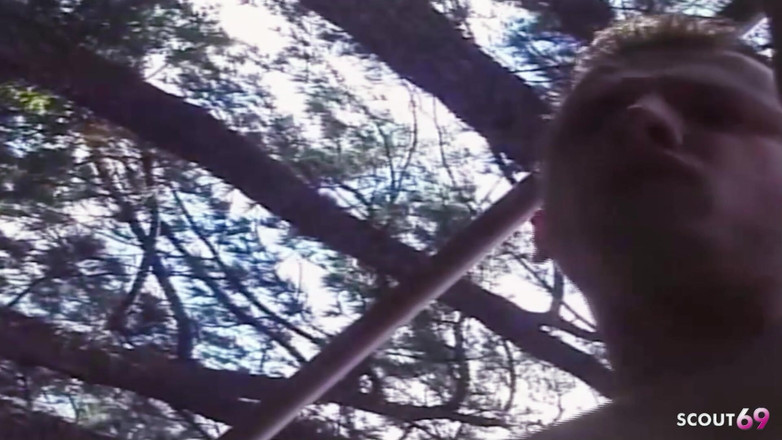 Shemale TS Collection: Сексуальна блондинка транссексуал на відкритому повітрі з кралею трахається в анал