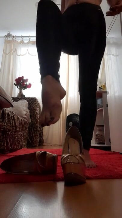 Stefany karoliny: Stefany Karoliny, wearing bright shiny leg pants so you can...