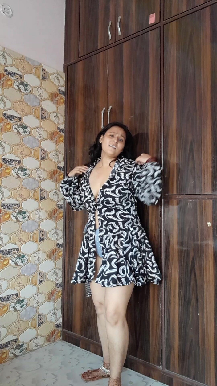 Puja555: Пуджа бхабхи танцует