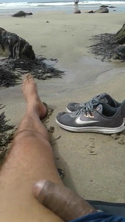 Boy top Amador: Mastubation outdoor on the beach