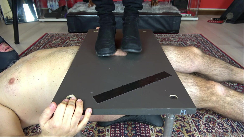 Lady Scarlet: Lady Scarlet Worm раздолбили в ее дырку - Verme Schiacciato Nel Suo Buco