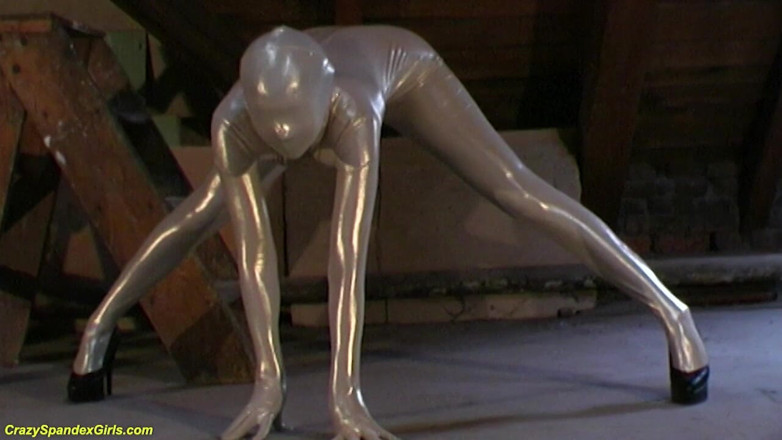 Kelly in spandex: Tuta a corpo completo