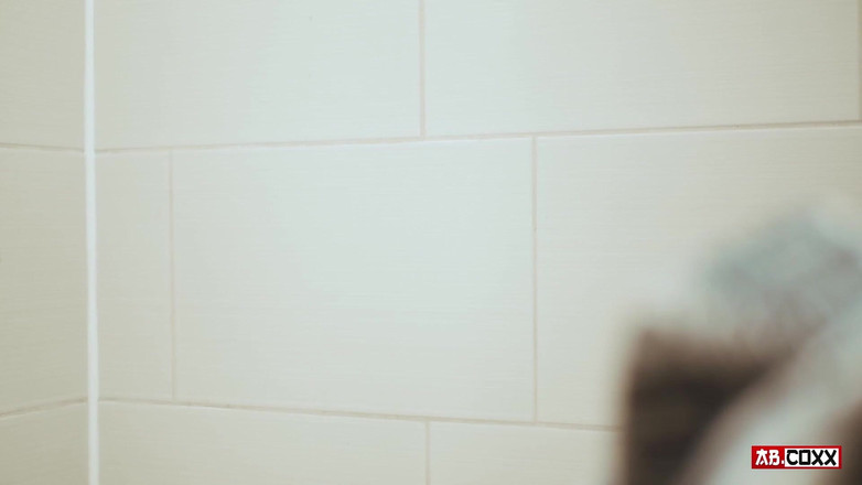 TattedBootyAb: Сексуальна тінка порнозірка писяє в панчохах