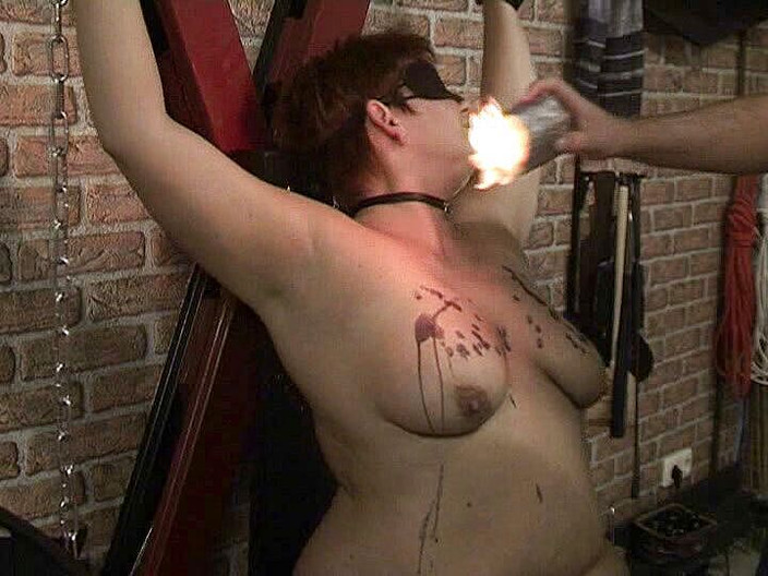 Anna Devot: Annadevot - tôi phải khoe bộ ngực của mình