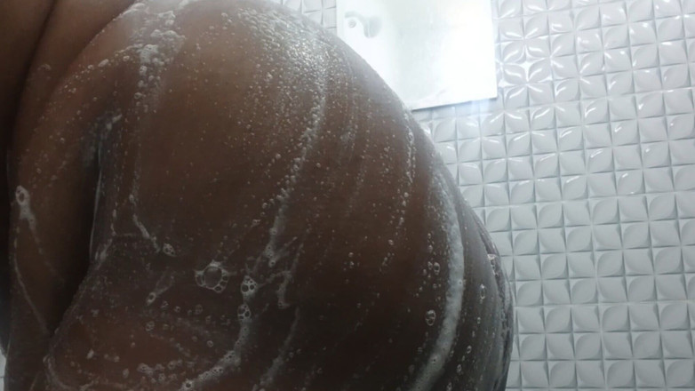 Skakoi: Meisje badkamer douche