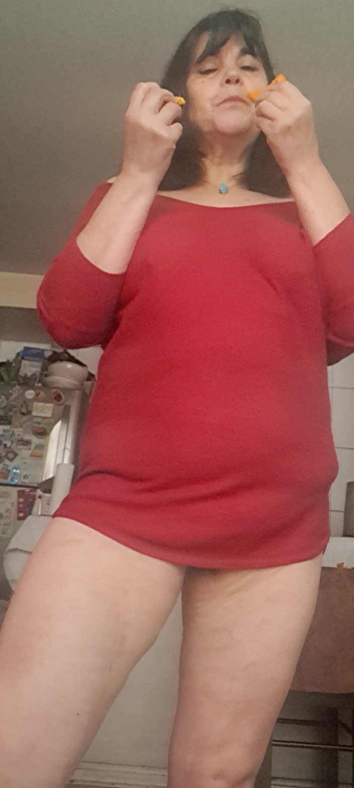 Mommy big hairy pussy: La matrigna si tocca la figa