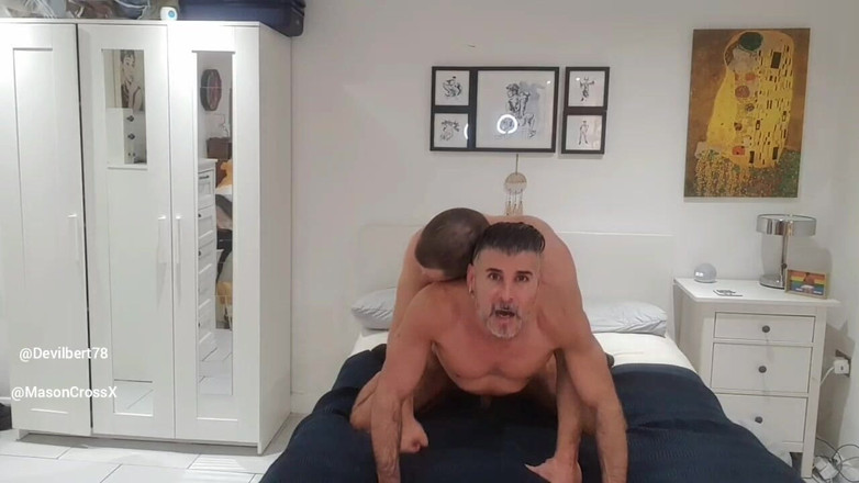 Devilbert: Il mio amico etero viene a vedermi