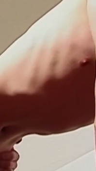 Scenă soldatului twinks - lui 3_skinny lui Twink îi place să fie futut în cur în barăci