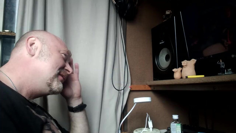 AimeeParadise: पति पत्नी को वर्चुअल प्राइवेट चैट में ट्रेन करता है और अगले दिन वह वास्तविकता में अपनी रंडी को जोर से चोदता है