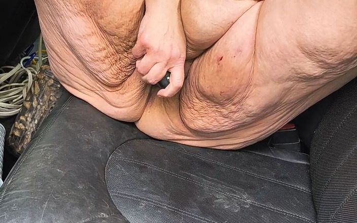 HerculesnVENUS: 他把他的淫荡婊子带到后座的树林里，他操了她的屁股，这是先生的下流时间