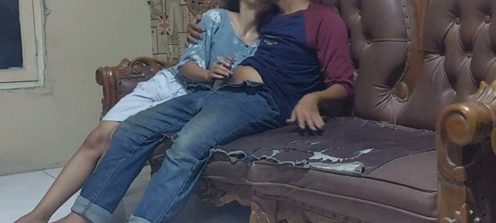 Phant0m12: Stiefschwester der schwiegerschwester im wohnzimmer gefickt, nachdem sie von der...