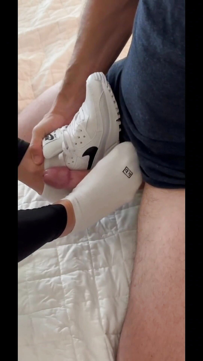 TinyMilf2: Поклонник моих ступней, лодыжки нужно трахнуть меня в симпатичные носки M'y