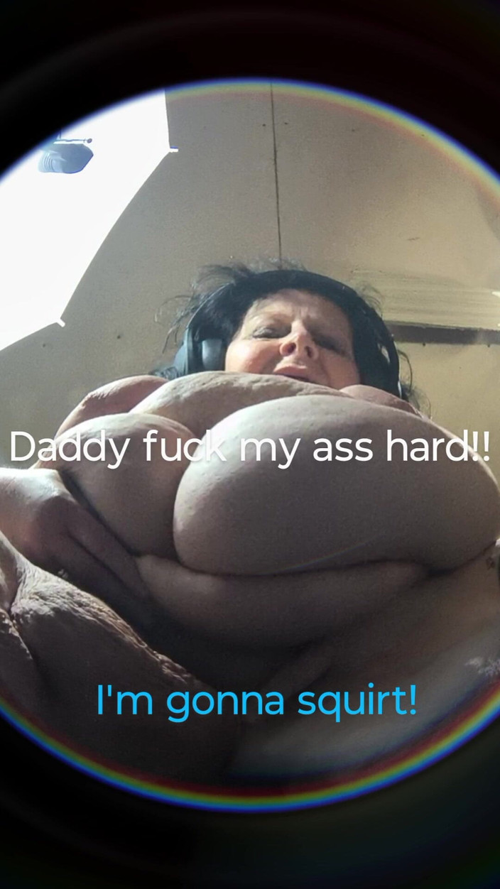 HerculesnVENUS: डैडी तुम्हारी बहुत बड़ी मेरी गांड में मोटी चूत रस निकाल रही है