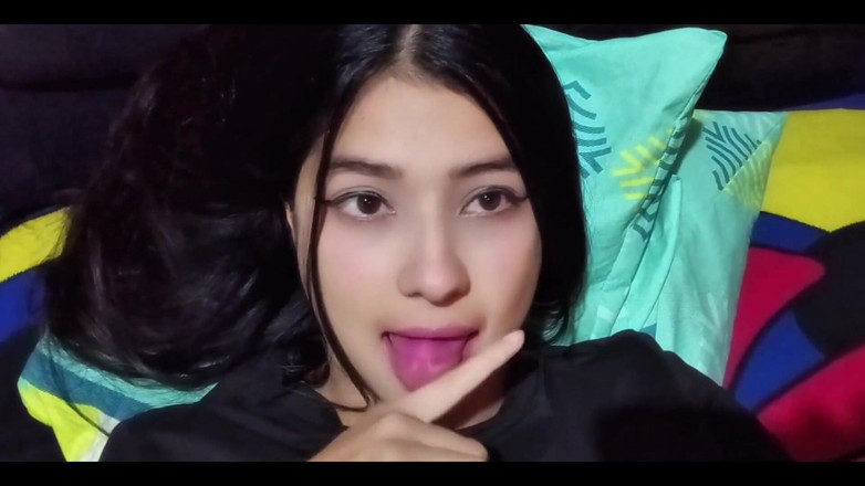 Studiotony: Latinoameričanka s velkými kozami na videohovoru