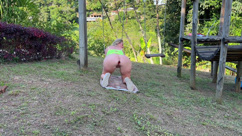 Blondelatinmom: Lavement érotique avec du lait et de la crème