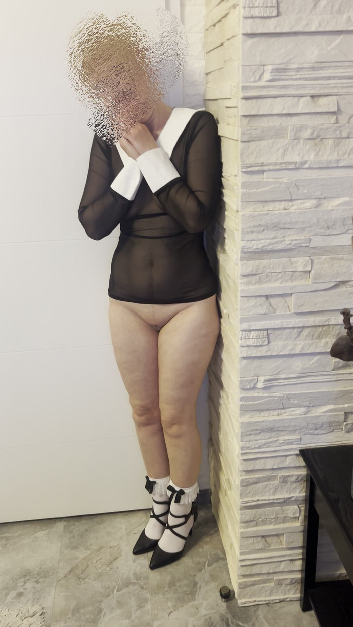 SashMash: 我的妻子在卧室里摆姿势