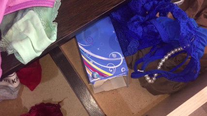 Lux Eva: Aku tahu harusnya aku muasin memekku pakai dildo di mana