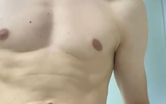 Big Dmike: बड़ा लंड ट्विंक बाथरूम में मस्ती कर रहा है