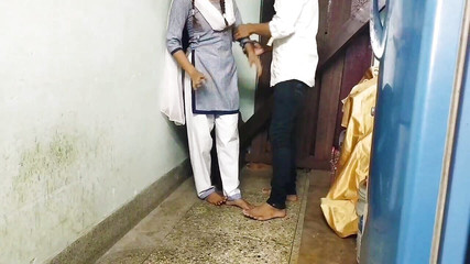 Fantacycutting: 내 집에 있는 인도 여대생