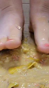 Smashing Your Cock and Balls, Food Squishing