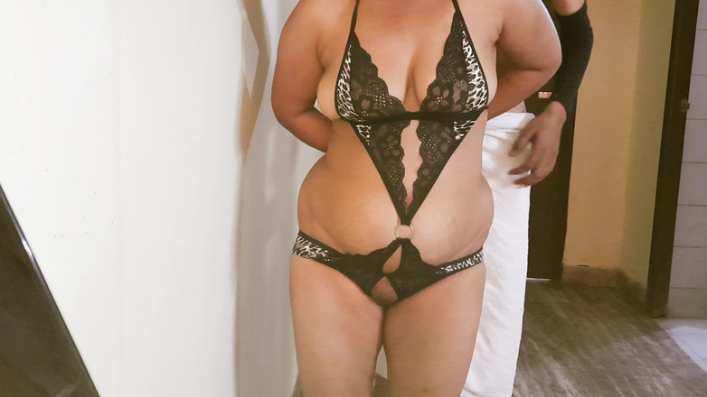 Play boy Maddy: Pooja india en sexy vestido follada muy duro con su...