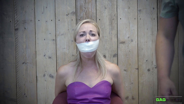 Gag Attack: Lucy - Mikrofoam tape roubíky
