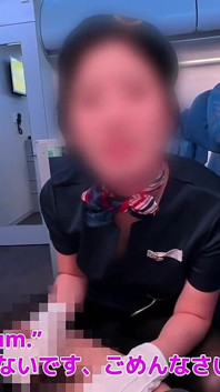 Pramugari dan seks pesawat dia membuatku ereksi lagi dan lagi sampai aku di ambang ejakulasi