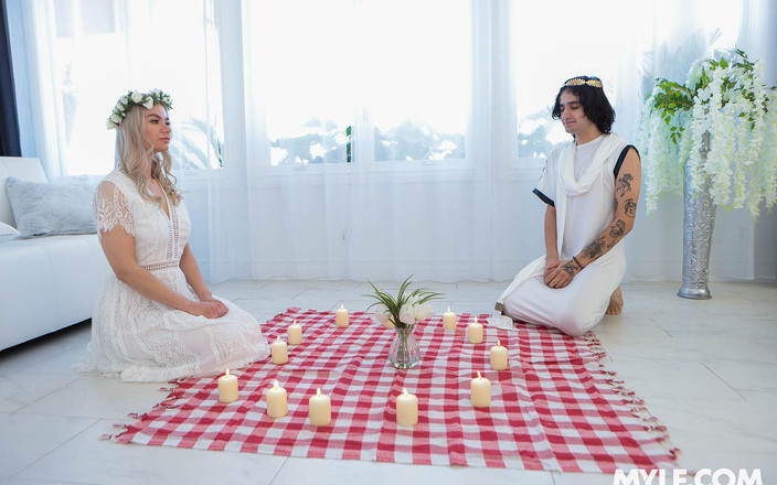 Family Strokes: Creampie meleleh mendalam untuk ibu tiri semasa sesi pembiakkan