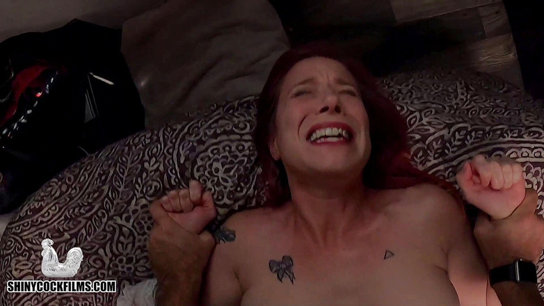 Jane Cane: Keponakan tiri lagi asik berpesta sama tante tiri