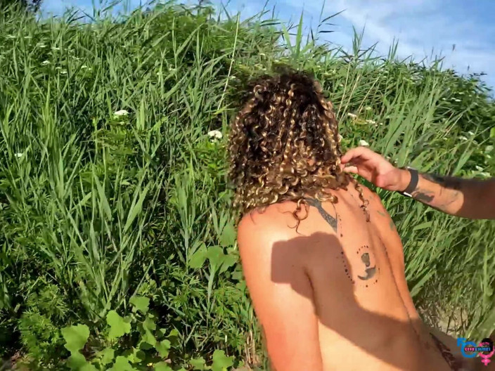 effeemme1: Italský Pár Začal Milovat Poblíž Nudistické Pláže a Předváděl Show...