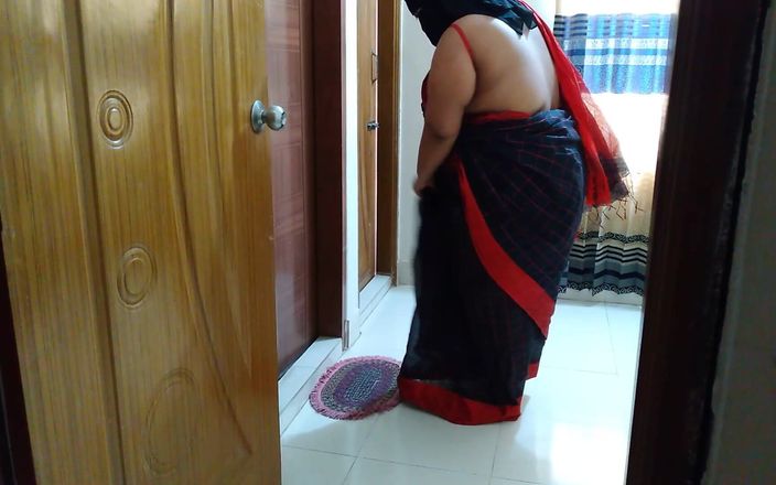 Aria Mia: Asian Hot Saree 35-year-old BBW Woman Tied Her Hands to the...