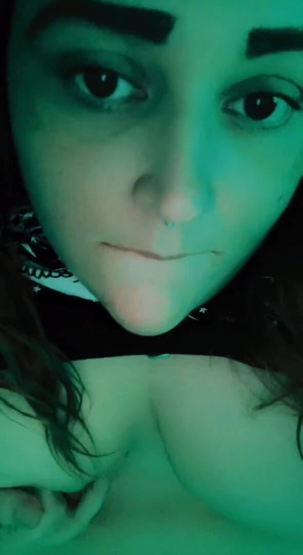 Nikki Danzig: Wet and needy BBW