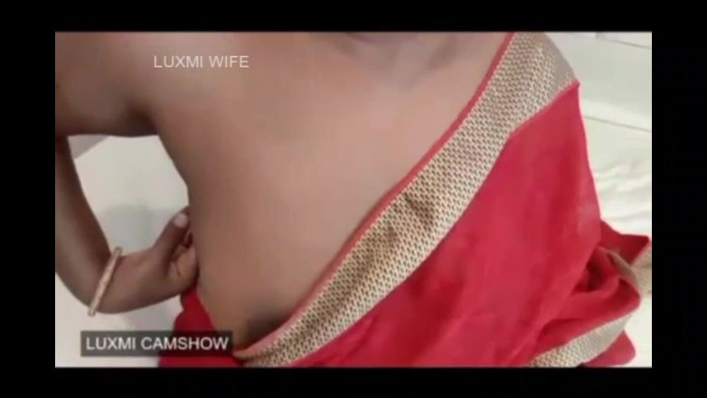 Luxmi Wife: Diteggiatura di figa nuda dal vivo camshow e dildo