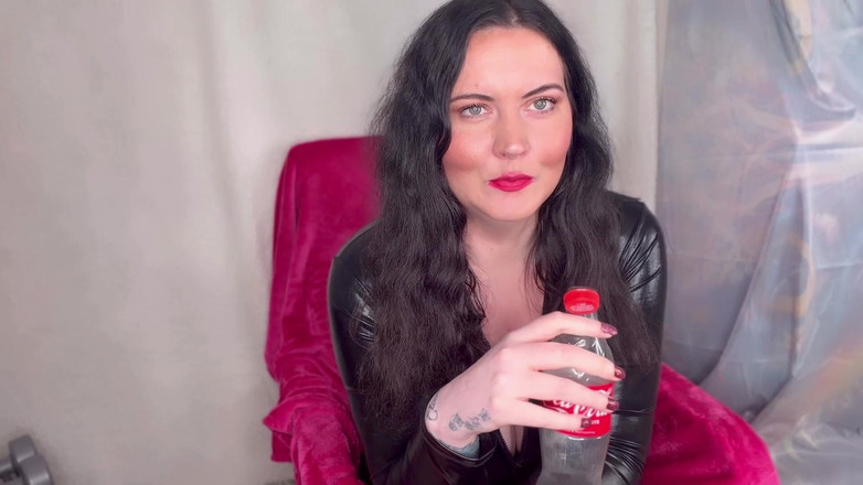 MissFFW: Panna Ffw lubi butelkę coli i burping