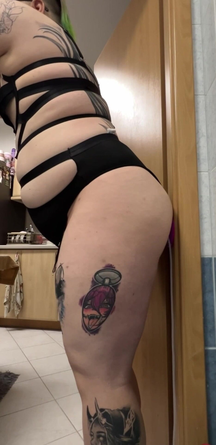 Feelingharmony: Cewek sange ini ngentot dildo ukuran XL